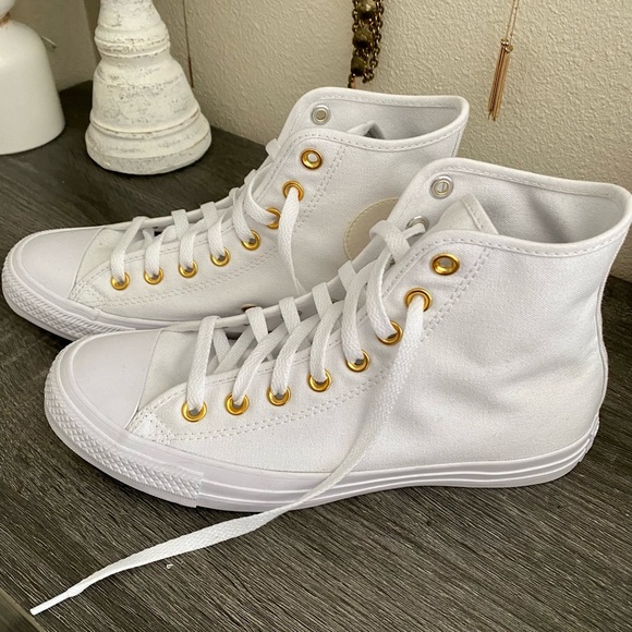 Gently Used - Converse All-Star High Tops - Size 9.5 - Picture 7 of 16